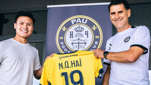 Sau 1 tháng sang Pháp, Quang Hải trở lại Việt Nam theo yêu cầu của HLV Park