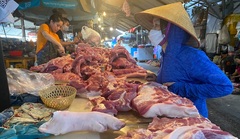 Dạo một vòng từ chợ đến siêu thị vẫn chưa mua được thịt heo vì quá đắt