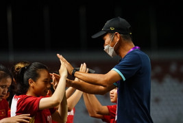 HLV Akira Ijiri nhắn nhủ U18 nữ Việt Nam: 'Nếu có ước mơ, hãy theo đuổi nó'