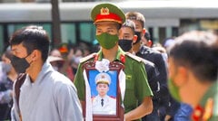 Ảnh: Người thân, đồng đội nghẹn ngào tiễn đưa 3 liệt sĩ phòng cháy chữa cháy