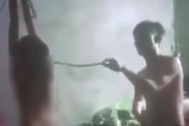 Phẫn nộ hình ảnh bé gái bị trói tay, treo lên trần nhà ở Hà Tĩnh