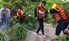 23 người mắc kẹt ở suối khi đi du lịch ở Quảng Nam