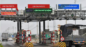 Quy định dán thẻ ETC khi đăng kiểm ô tô gây ý kiến trái chiều: Bộ GTVT nói gì?