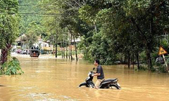 Yên Bái: Ngập úng cục bộ trên quốc lộ 37 gây ách tắc giao thông