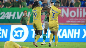 Đấm cầu thủ đội bạn mẻ răng, cựu hậu vệ U23 Việt Nam hết đường lên tuyển