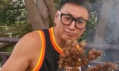 Có tài sản triệu USD, 'Triển Chiêu' Hà Gia Kính vẫn bán hàng rong