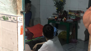 Xót xa vợ chồng công nhân đi làm, con trai 8 tuổi bị điện giật chết thương tâm