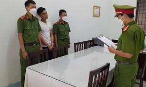 Bắt khẩn cấp kẻ dùng rựa tấn công cán bộ công an ở Quảng Nam