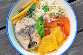 Xuýt xoa thưởng thức món bún cá đặc sản miền Trung đã ăn là khó lòng dừng đũa