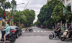 Điều tra nghi án người phụ nữ bị bạn trai dùng dao đâm chết trên phố ở Hà Nội