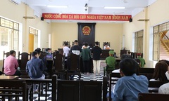 Đâm thầy hiệu trưởng tử vong, nam sinh 16 tuổi lĩnh án