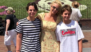 Hết lên án chồng cũ, Britney Spears lại kể tội hai con trai