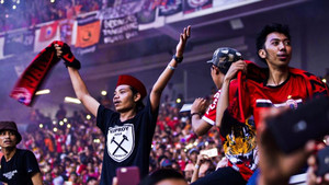 Sợ học trò bị cổ động viên Indonesia tấn công, HLV Việt Nam lên tiếng