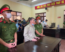 Cưỡng đoạt tài sản của bí thư huyện ở Vĩnh Phúc, ông lão 68 tuổi lĩnh 4 năm tù