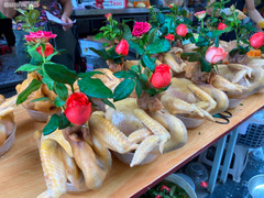 Chợ nhà giàu Hà Nội đỏ lửa suốt đêm, nấu cỗ phục vụ khách dịp Rằm tháng 7