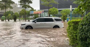 Ảnh: Hà Nội ngập khắp ngả, giao thông hỗn loạn từ sáng sớm