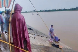 Người phụ nữ cùng 3 cháu nhỏ mất tích trên sông Đào ở Nam Định