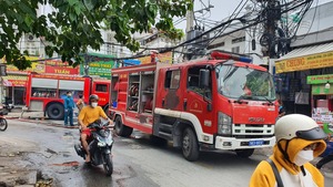 Cứu 10 người khỏi đám cháy trong homestay ở TP.HCM