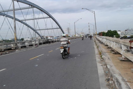 Long An: Xe máy tông trực diện đại úy công an đang bảo vệ hiện trường tai nạn