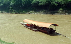 Lật thuyền ở Lào Cai, 1 người chết, 4 người mất tích