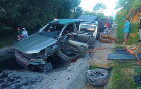 Chở gỗ lậu tự gây tai nạn, anh chết em bị thương