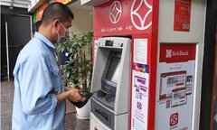 Vợ lấy thẻ ATM của chồng có phải bạo lực gia đình?
