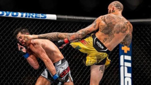 Video: Võ sĩ tung đòn 'vô ảnh cước' tuyệt đỉnh, hạ knock-out đối thủ