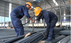 Giá thép tiếp tục lao dốc
