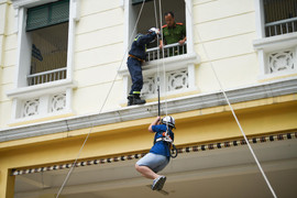 Video: Học sinh hào hứng trải nghiệm kỹ năng Phòng cháy chữa cháy