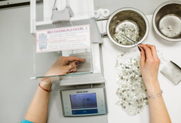 'Kim cương máu' - bước cản ngành công nghiệp đá quý Nga vì xung đột ở Ukraine