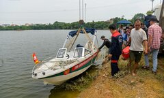 Thiếu nữ mất tích bí ẩn cả tháng trời, đội cứu hộ lặn sông tìm kiếm