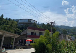 Dân mạng tức giận với ông bố 8 con có 2 ngôi nhà vẫn giả khổ xin tiền cứu trợ