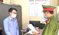 Bắt giam nhân viên ngân hàng chiếm đoạt tiền của khách
