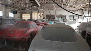 Cận cảnh bộ sưu tập xe cổ khổng lồ được cất giấu hơn 30 năm