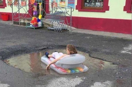 Những hành động không sao giải thích nổi của con người gây cười không ngớt