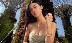Chân dung rich kid là con gái đỡ đầu của Thành Long và cuộc sống dát đầy đồ hiệu
