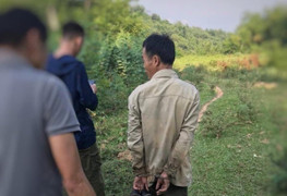 Không đòi được tiền, người đàn ông vác súng tự chế bắn người