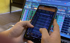 Chuyển từ lãi sang lỗ sau soát xét, SHS bị cắt margin 