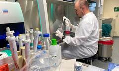 CDC Mỹ: Virus đậu mùa khỉ có thể bám trên các vật dụng trong nhà
