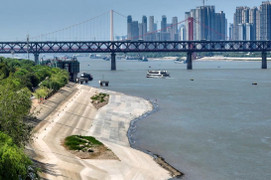 Nắng nóng, hạn hán nghiêm trọng ở Trung Quốc, chuỗi cung ứng đình trệ