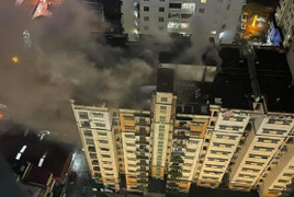 Giải cứu 15 người trong vụ cháy chung cư ở Hà Nội