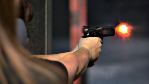 Mâu thuẫn gia đình, chồng dùng súng tự chế bắn vợ tử vong