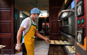 Bên trong lò bánh trung thu 60 năm tuổi ở Hà Nội