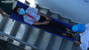 Ảnh: Học sinh vùng ven biển Quảng Nam tham gia diễn tập ứng phó sóng thần