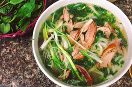 Phở vịt quay béo ngậy thơm lừng đặc sản xứ Lạng, ăn một lần là nhớ mãi