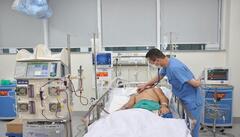 Nam thanh niên 19 tuổi sốc, suy đa tạng do sốt xuất huyết