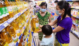Dầu ăn bắt đầu giảm giá theo xăng