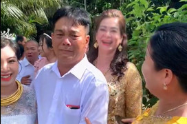 Bố mếu máo khóc trên đường tiễn ‘con gái rượu’ về nhà chồng khiến cả họ bật cười