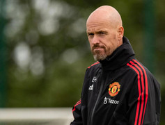 Erik ten Hag chạy 13,8 km cùng cầu thủ Man Utd trước trận thắng Liverpool