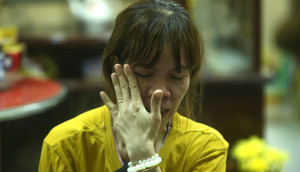 Nước mắt của góa phụ lo giỗ đầu cho 4 người thân mất vì COVID-19